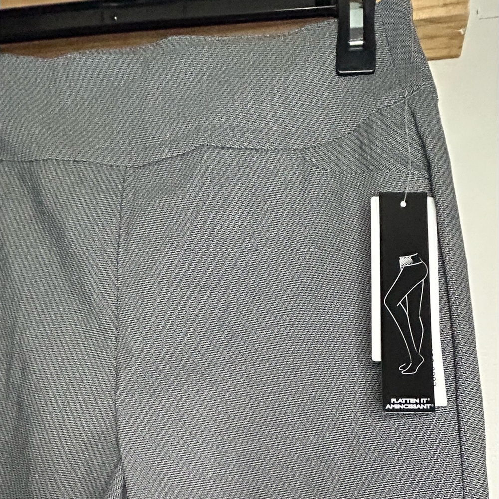 NWT TRIBAL FLATTEN IT PULL ON ANKLE PANTS IN SIZE 8